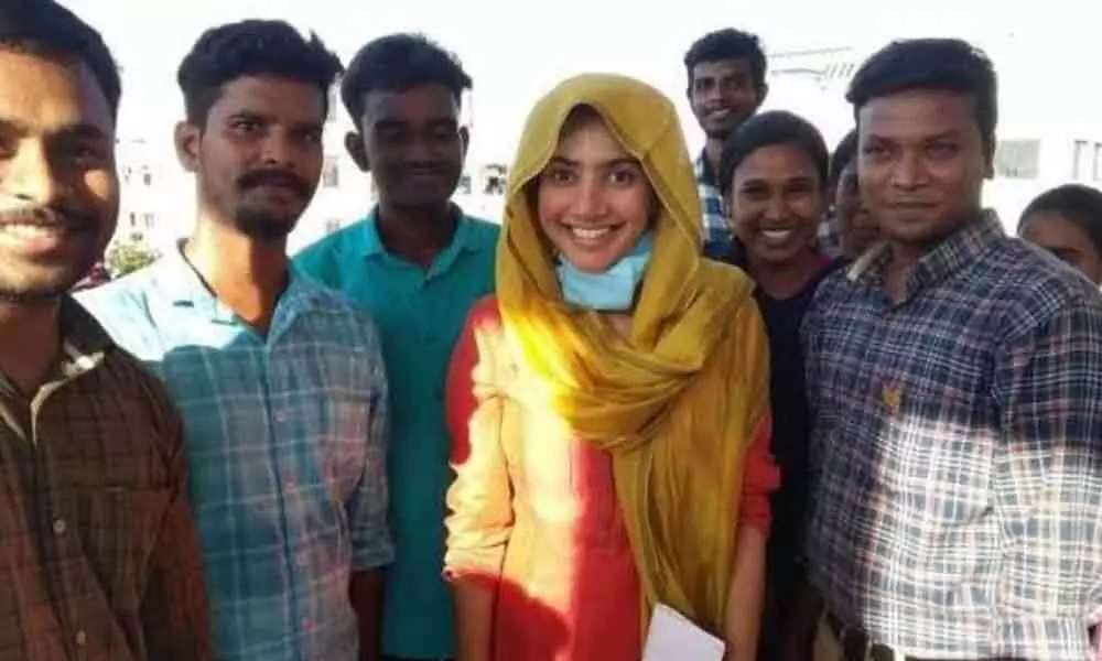 Sai pallavi with her fans