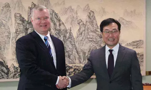 The top nuclear envoys of South Korea and the US held phone talks on Wednesday