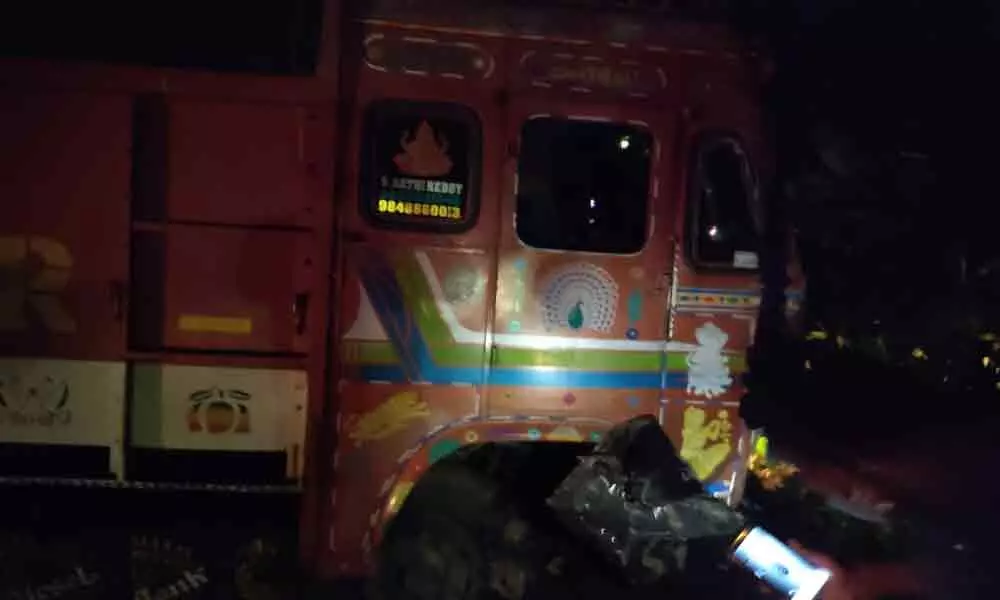 5 die as car rams into a lorry in Warangal