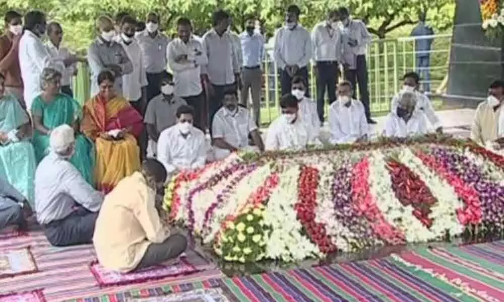 CM YS Jagan and family members pay tribute to YS Rajasekhara Reddy on 11th death anniversary