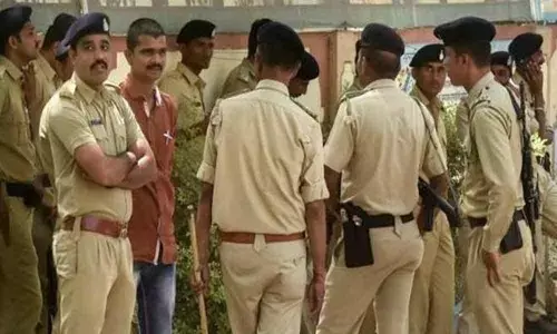 Kolkata Police dismantle BJP stage ahead of Save Democracy campaign