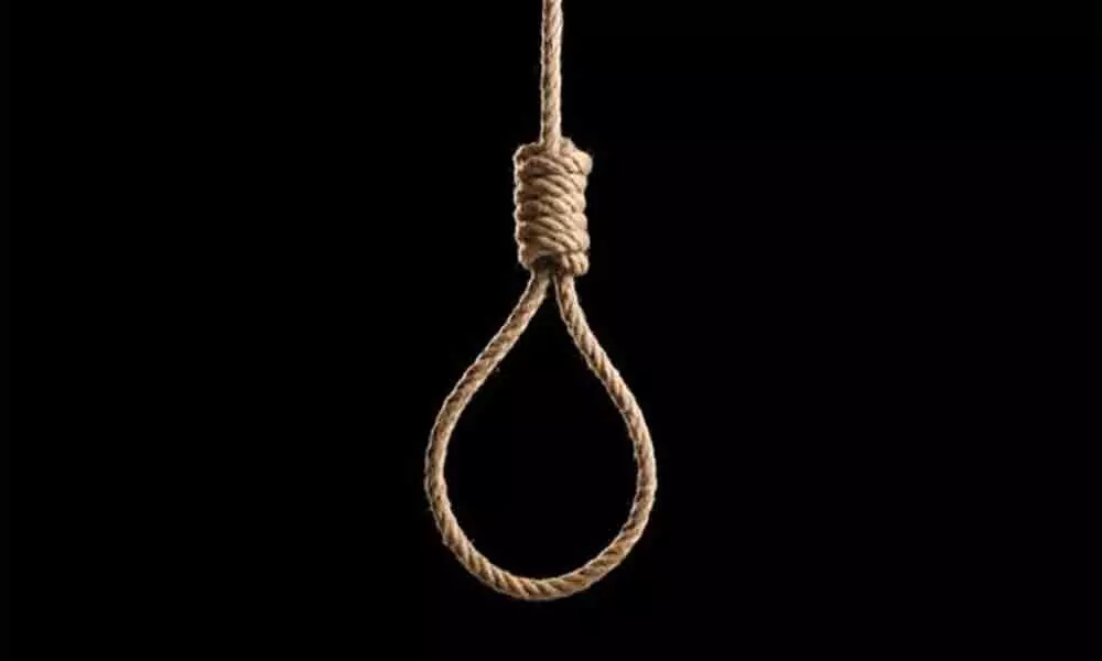 Policeman found hanging in his room in Meerut