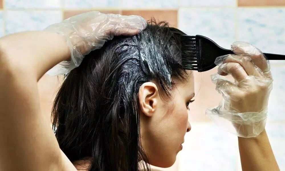 Eliminate the mess of hair dyeing at home