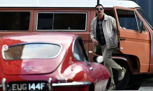 Here Is The First Glimpse Of Akshay Kumars Look In Bell Bottom Movie