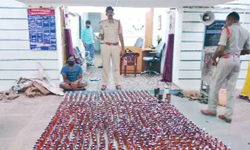 990 bottles of Telangana state liquor seized