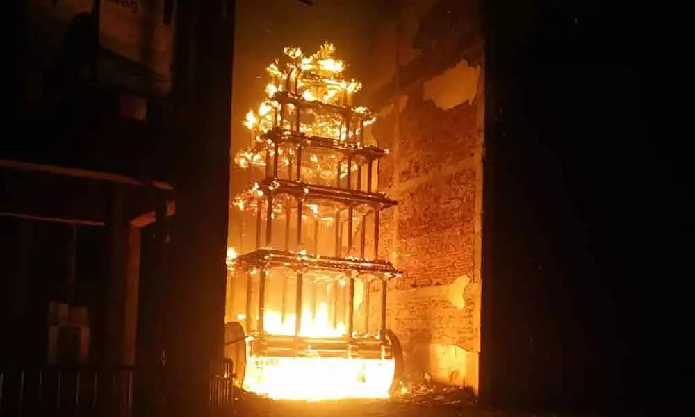 Kakinada: Temple chariot gutted in fire in Antarvedi