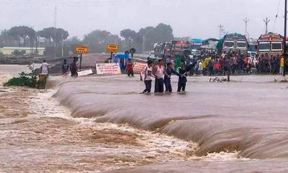 Karnataka government  pegs flood damage at 10k cr, to present report to Central team