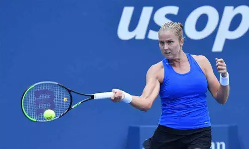 Rogers causes Kvitova upset, advances to quarters