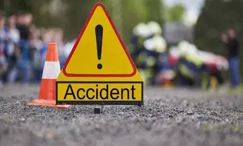 Four killed as cargo truck rams car in Tamil Nadu