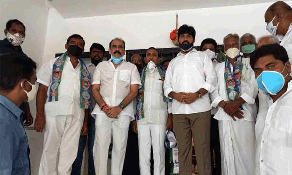 A major setback to TDP as its former ZPTC Rama Rao joins YSRCP in ...