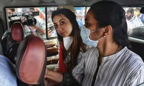 Sanjjanaa Drops Big Names From Politics, Sandalwood During CCB Inquiry