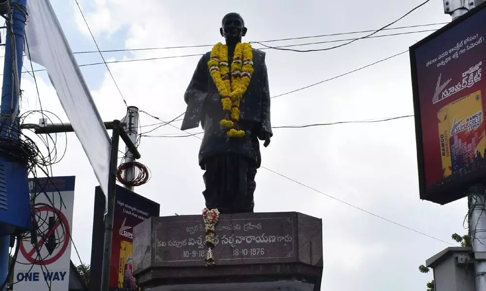 Cultural personalities paying tributes to Viswanatha Satyanarayana at his statue on his birth anniversary in Vijayawada on Thursday