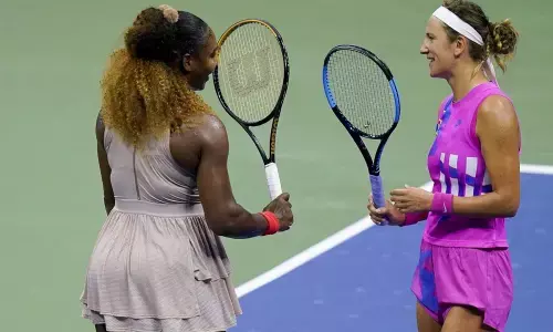 Azarenka ousts Williams, to face Osaka in title clash