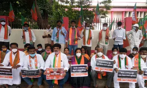 Daggubati Purandeswari and other BJP leaders staging a protest at the Collectorate in Ongole on Friday