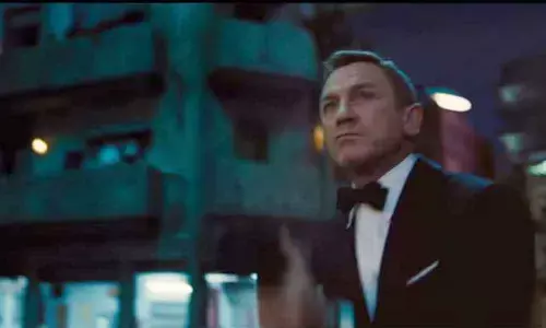 5 looks of Daniel Craig from the No Time To Die trailer