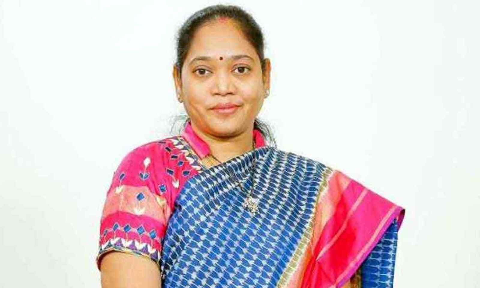 Mekathoti Sucharitha Biography Here Is All About Woman Home Minister Of Andhra Pradesh