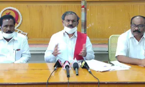 CPI State assistant secretary Mupplla Nageswara Rao addressing the media in Guntur on Sunday