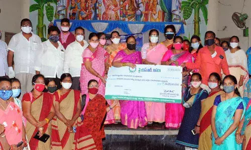 YSRCP leader Polu VIjaya Lakshmi presenting cheques to beneficiaries under YSR Aasara scheme in Rajamahendravaram on Sunday