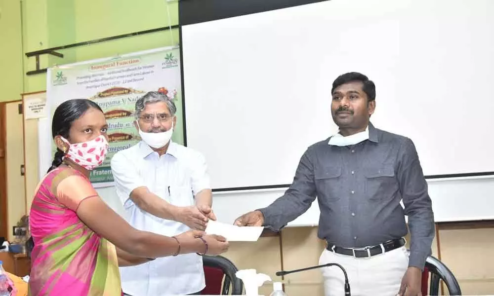 Collector Gandham Chandrudu disburses cheques of financial help to women labourers, in Anantapur on Sunday