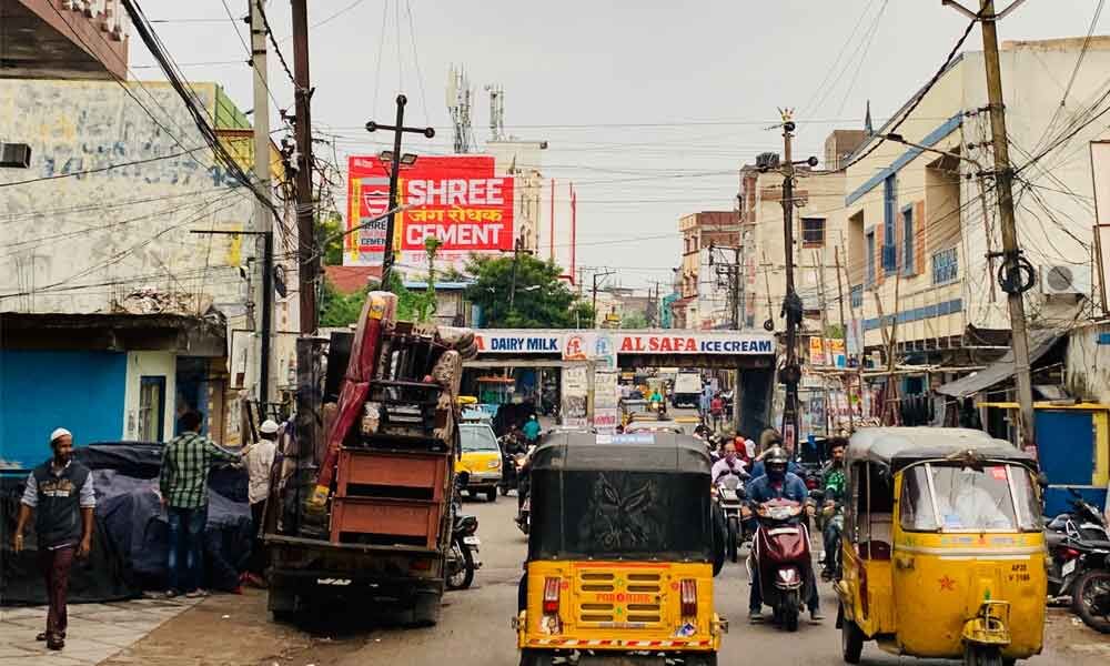 Hyderabad: Harrowing Experience In Narrow Roads