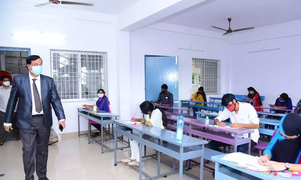 Nannaya University Vice-Chancellor Prof Mokka Jagannadha Rao inspecting an examination centre at GIET College in Rajamahendravaram on Monday