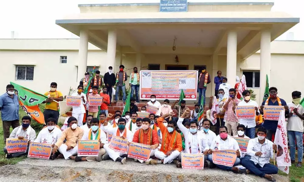BJP and Jana Sena leaders staging a protest over unauthorisedidols at Srikalahasti temple, at Endowments department regionaloffice in Tirupati on Monday