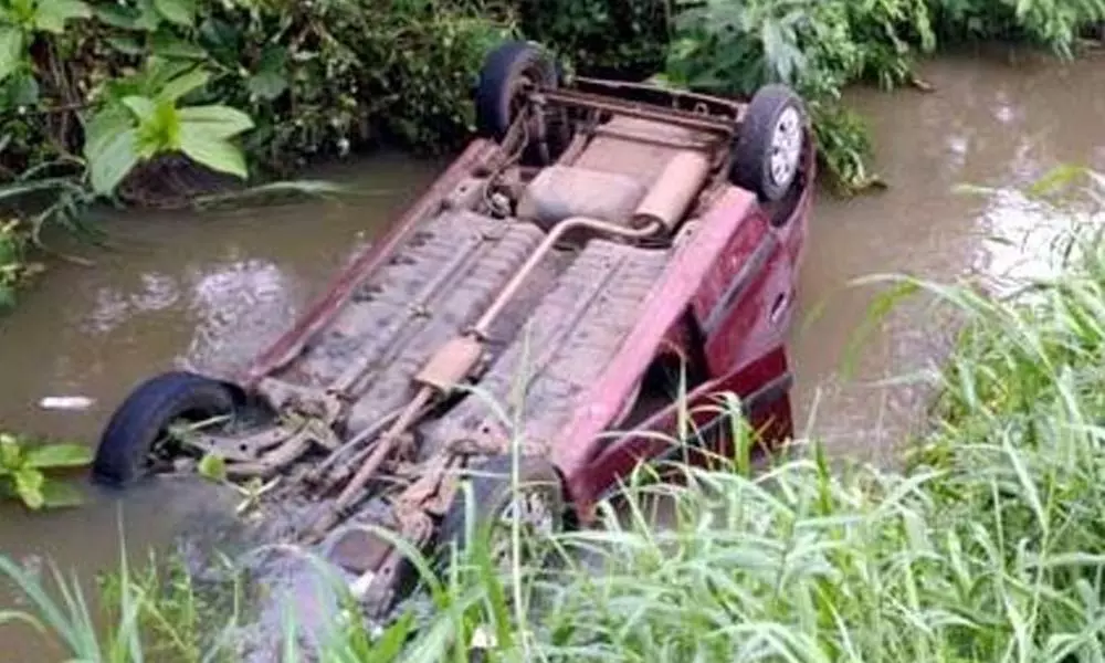 The car that plunged into an irrigation canal during a heavy rain at Tanuku in West Godavari district on Monday morning