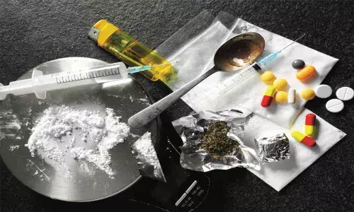 The pictures of R Ashoka with drugs scandal kingpin Rahul Thonshe suggests that it was not a casual meeting, but a close association. There is a need for leaders from the ruling BJP, who are making allegations against those from other parties to cover up their scandals, to be made to face inquiry first