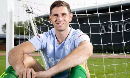 Aston Villa sign goalkeeper Emiliano Martinez from Arsenal