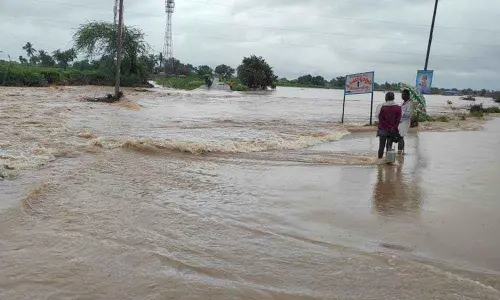 Roads and crops inundated due to heavy rains across Palamuru region