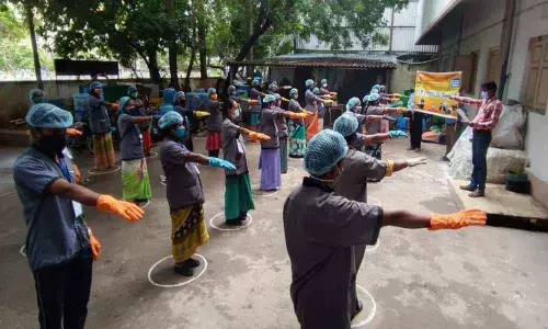Railway staff taking pledge on ban of single use plastic and for Swachhata Pakhwada programme in Vijayawada on Wednesday