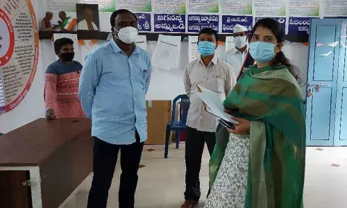 Joint Collector G Rajakumari inspecting a Ward Secretariat in Samalkot on Thursday