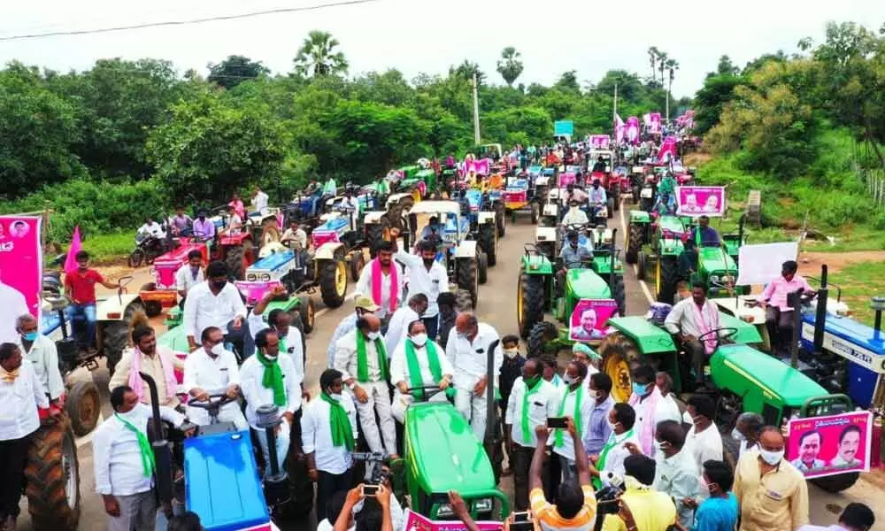 MLA Sandra Venkata Veeraiah leading tractor rally in Vemsoor mandal on Thursday