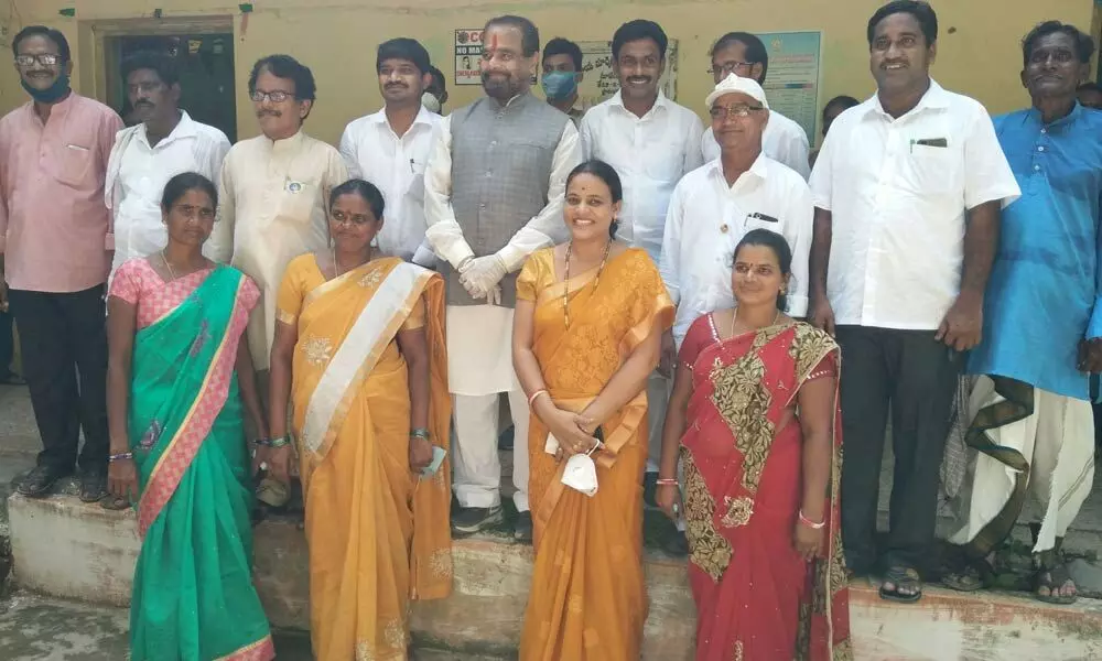Assembly Speaker T Sitaram with the executive body members of the Agriculture Market Committee at Ponduru in Srikakulam district on Friday