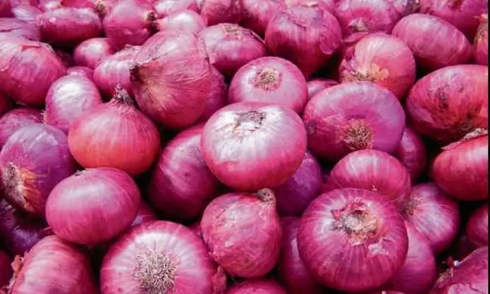 Karnataka: Hotels cut down on onions as price touches Rs 110 a kg