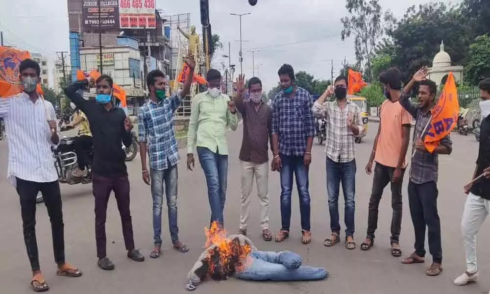 ABVP stages protest in Warangal demanding reopen of hostels