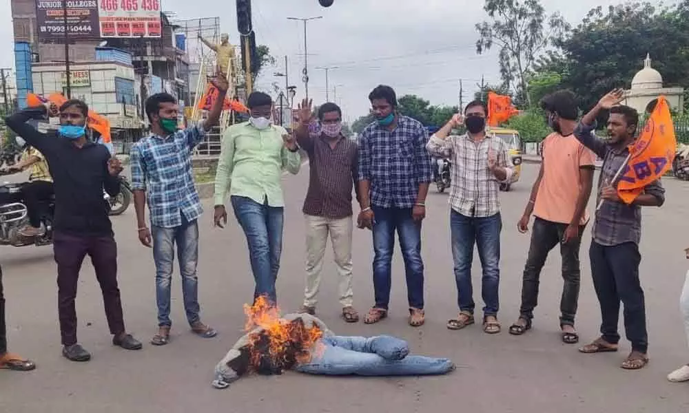 ABVP workers burning an effigy of Chief Minister KCR near Kakatiya University