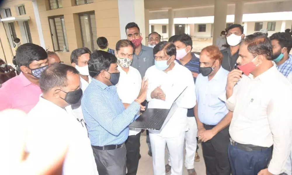 Telangana State Planning Commission Vice-Chairman B Vinod Kumar inspecting the government school and college in Hanamkonda on Monday