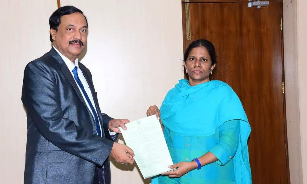 Nannaya University Vice-Chancellor Prof Mokka Jagannadha Rao releasing online exam results in Rajamahendravaram on Monday