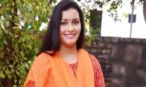Renu Desai signs a web series