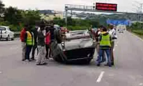 Wheel falls off car on Hyderabads ORR, 5 injured