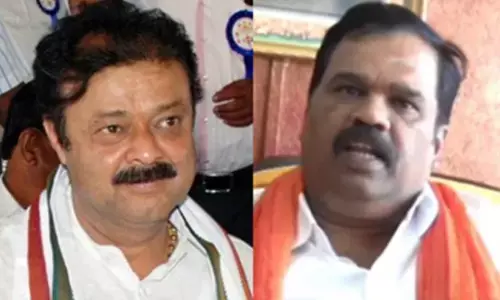 BJP legislator Belli Prakash enters into a scuffle with Narayana Gowda