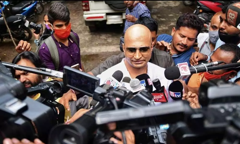 Why Isnt Alva Son Arrested In Drugs Case, Asks Indrajit Lankesh