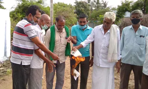 Farmers burning farm bill copes in Khammam on Tuesday