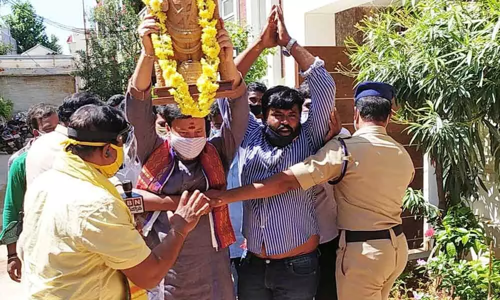 TDP and BJP leaders put under house arrest in Tirupati as they tries to hold protest