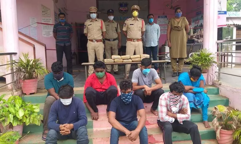 Bhadrachalam police arresting youth of different States, who smuggled ganja