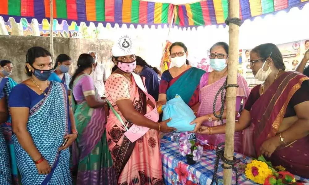 Pregnant women given YSR Poshana kits