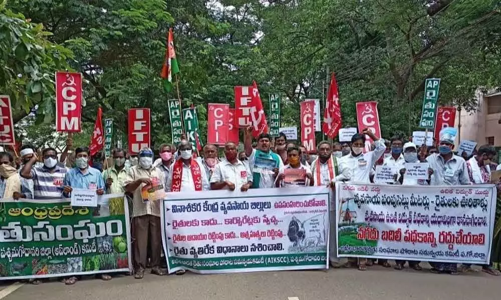 Farmers and people’s organisations staging a dharna in front of the Collectorate in Eluru