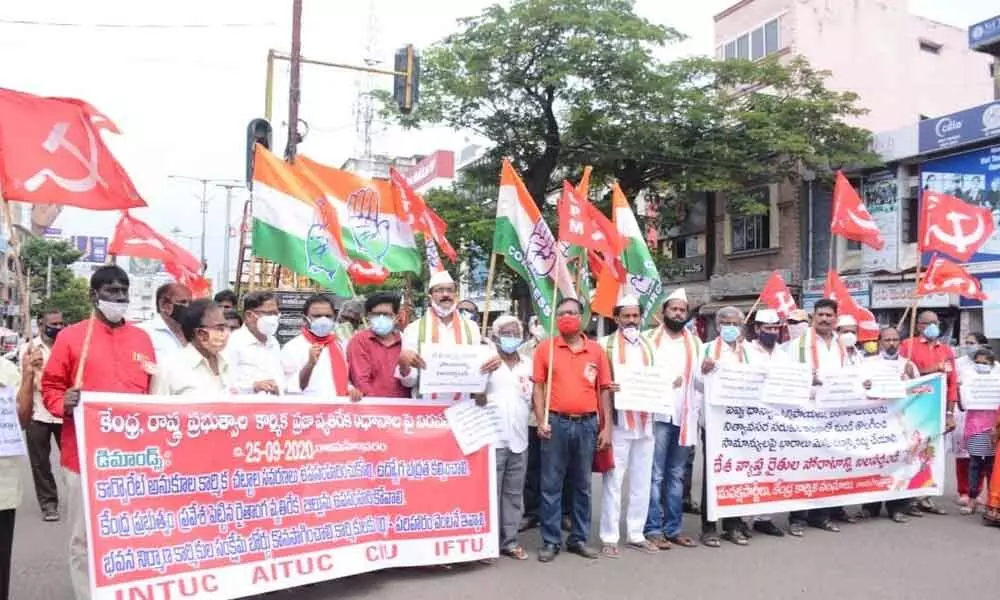 Left parties staging a dharna at Syamala centre in Rajmahendravaram on Friday