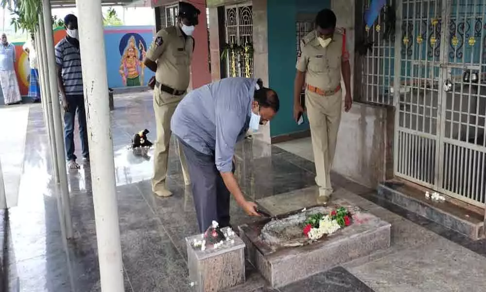 Unknown offenders break Nandi idol at Shiva temple in GD Nellore Mandal in Chittoor